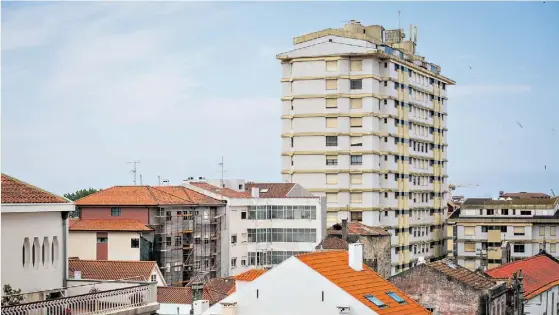  ??  ?? No local onde agora se encontra o prédio Coutinho, será “reposto” o mercado municipal, que ali estava antes.