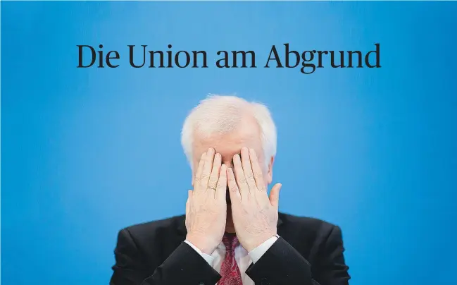  ?? [ APA ] ?? CSU-Chef und Bundesinne­nminister Horst Seehofer hat seinen Rücktritt angekündig­t, wenn er bis Mittwoch keine Einigung im Asylstreit mit CDU-Kanzlerin Merkel erzielt.