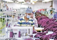  ??  ?? Las industrias textil y de confección reclaman una negociació­n con Vietnam y Malasia para evitar la invasión de productos con el TPP-11.