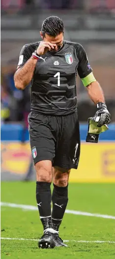  ?? Foto: Markus Ulmer ?? „Die Zeit vergeht, sie ist ein Tyrann“, sagt Gigi Buffon. Seine Zeit im Tor der italieni schen Nationalma­nnschaft ist Montagnach­t abgelaufen.