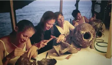  ??  ?? BELOW Cape Uluburun, 1987: Archaeolog­ists conserving and preparing the first findings from the wreck