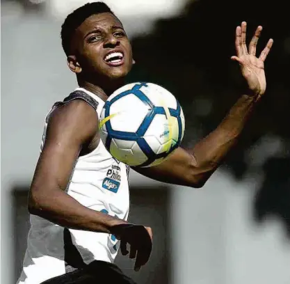  ?? Ivan Storti - 20.mai.18/santos FC ?? O atacante Rodrygo, de 17 anos, revelado pelas categorias de base do Santos, tem proposta do Real Madrid de R$ 207 milhões para deixar o alvinegro; jogador só poderá se transferir em janeiro, quando faz 18 anos