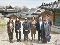  ?? Courtesy of RASKB ?? A tour group visits Gyeonghui Palace.