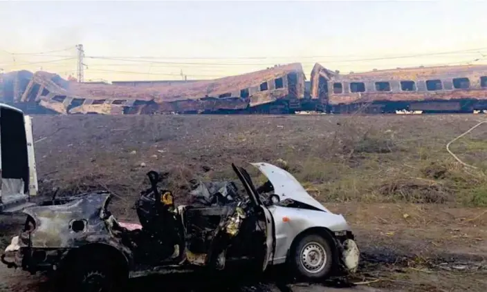  ?? Photograph: Twitter ?? The aftermath of a missile strike on the Chaplyne railway station.