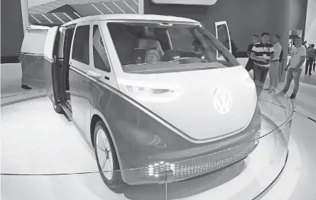  ?? FOCKE STRANGMANN/ EPA- EFE ?? A Volkswagen ID Buzz concept van.