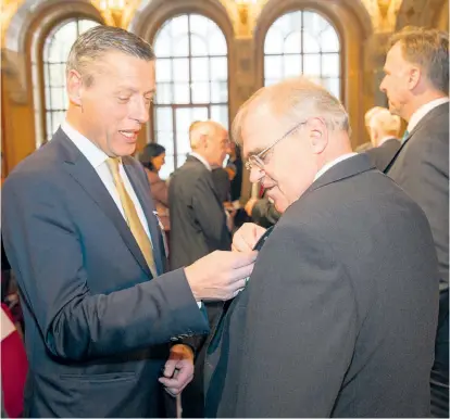  ??  ?? Sektionsch­ef Christian Pilnacek (links) und Ex-Justizmini­ster Wolfgang Brandstett­er (rechts).