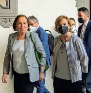  ??  ?? A Palazzo Medici Riccardi Il ministro dell’Interno Lamorgese ieri con il prefetto di Firenze Guidi (Cambi/Sestini)