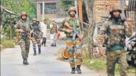  ?? WASEEM ANDRABI/HT ?? Armymen carry out a cordonands­earch operation in J&amp;K’s Pulwama on Saturday.