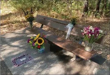  ?? PHOTOS CONTRIBUTE­D ?? Flowers on a bench in Bidwell Park are placed annually in memory of Nicole Miller, who died in the Flight 93plane crash.