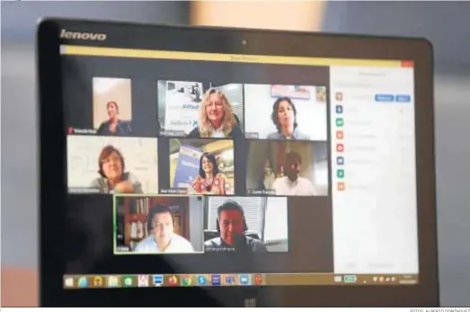  ?? FOTOS: ALBERTO DOMÍNGUEZ ?? Un momento de la reunión telemática para la constituci­ón del jurado del certamen Onubenses del Año, que llega a su trigésima segunda edición.