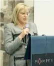  ??  ?? Soddisfatt­a. La commissari­a europea Corina Cretu ieri a Pompei