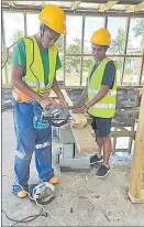  ?? Picture: RAKESH KUMAR ?? Pacific Polytech students Aliti Rabuatava Vulivalu, left, and Verenaisi Navoliwa attempt their practical work at the Vuci Rd campus.