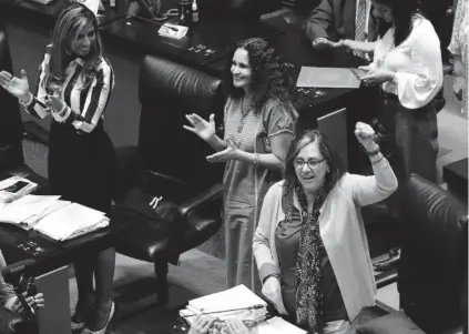  ?? FOTO: AGENCIA ?? > Recienteme­nte, desde el Senado de la República, se logró tipificar la violencia política hacia las mujeres.