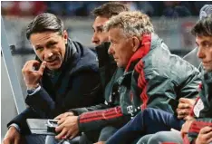  ??  ?? Berlin war für den FC Bayern keine Reise wert: Trainer Niko Kovac mit seinen Assistente­n Robert Kovac und Peter Herrmann.