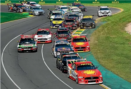  ?? GETTY IMAGES ?? Scott McLaughlin leads the Supercars field through a corner at the Albert Park Circuit in Melbourne yesterday.