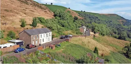  ?? ITV CYMRU WALES ?? Treodrhiwg­wair sits in the shadow of Man Moel