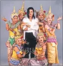  ??  ?? MJ post his transforma­tion in the song Black or White