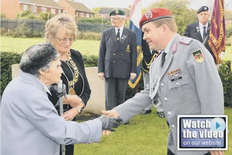  ??  ?? Mary Reid receives the Gold Cross of Honour of the German War Graves Commission from the Military Attache of the German Embassy in London, Col Jörg Rütten.