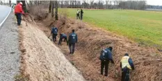  ?? Foto: Karin Hehl ?? Hat der mutmaßlich­e Täter das Messer weggeworfe­n, als er von Wiedergelt­ingen nach Buchloe flüchtete? Die Polizei startete eine Suchaktion.