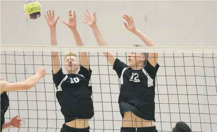  ?? PAUL YATES/ VANCOUVER SPORTS PICTURES ?? Walnut Grove’s Brett Christense­n, left, and Andrew Goertzen make an imposing wall at the net during Thursday’s win over the Delta Pacers.