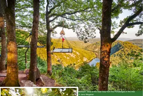  ??  ?? Mettlach: View of the Saar loop from the Portaledge­s in the tree © Jens Wegener