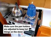  ?? ?? Make sure the pan holders are adjusted to keep hot things on the stove