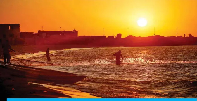  ??  ?? Palestinia­n fishermen retrieve their fishing nets back from the Mediterran­ean Sea at sunset in Gaza City on Monday. — AFP