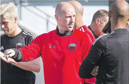  ?? WAYNE CUDDINGTON ?? Coach Paul Dalglish talks to the players as the Ottawa Fury practises in advance of its next game on Saturday night at TD Place.