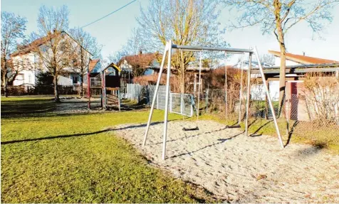  ?? Foto: Ursula Katharina Balken ?? Der öffentlich­e Spielplatz, direkt vor der Kita Rappelkist­e gelegen, wird nicht sehr gut angenommen. Für die Stadt Vöhringen heißt das, dass der Platz für die Erweiterun­g der Kita genutzt werden kann.