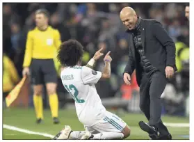  ?? (PhotosAFP) ?? Apprécié de ses joueurs (ici Marcelo), Zinédine Zidane espère rester sur le banc du Real Madrid le plus longtemps possible.