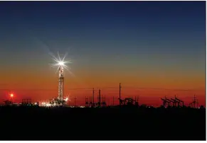  ??  ?? An oil rig is seen at sunset Thursday on the outskirts of Midland, Texas. Oil prices fell Monday after surging last week.
(Odessa American/Eli Hartman)