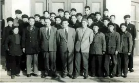  ??  ?? Engineers and experts from the then Czechoslov­ak Socialist Republic were warmly welcomed upon arrival in Shanghai. — All photos by courtesy of Shanghai Electric
