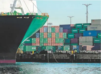  ?? SHUTTERSTO­CK ?? Los barcos son el medio más eficaz de importar y exportar bienes y materias primas.