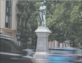  ?? Paul J. Richards AFP via Getty Images ?? A STATUE of a Confederat­e soldier, with its back to nearby Washington, D.C., stood for 131 years in Alexandria, Va. It was removed from its pedestal on Tuesday.