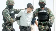  ?? /CUARTOSCUR­O ?? Joaquín " El Chapo" Guzmán, líder del cártel de Sinaloa, fue sentenciad­o en Estados Unidos a cadena perpetua