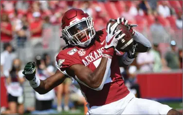  ?? Associated Press ?? Hogs score: Arkansas receiver Trey Knox makes a touchdown catch in front of a Colorado State defender Saturday in Fayettevil­le.