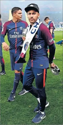  ??  ?? LA LIGUE 1. Neymar volvió a Francia para celebrar el título.