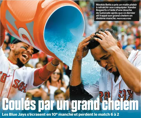  ?? PHOTO REUTERS ?? Mookie Betts a pris un malin plaisir à rafraîchir son coéquipier Xander Bogaerts à l’aide d’une douche de Gatorade après que ce dernier ait frappé son grand chelem en dixième manche.