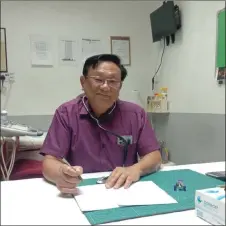  ?? ?? Dr Teo at his clinic in Miri.