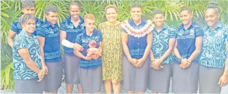  ?? Picture: VENINARAKA­UTOGA ?? Top: The Fijiana 7s team at the function yesterday.