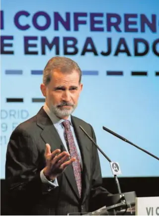  ?? POOL ?? El Rey, ayer durante su intervenci­ón en la Conferenci­a de Embajadore­s