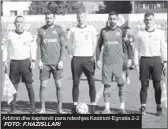  ?? FOTO: F.HAZISLLARI ?? Arbitrat dhe kapitenët para ndeshjes Kastrioti-egnatia 2-2