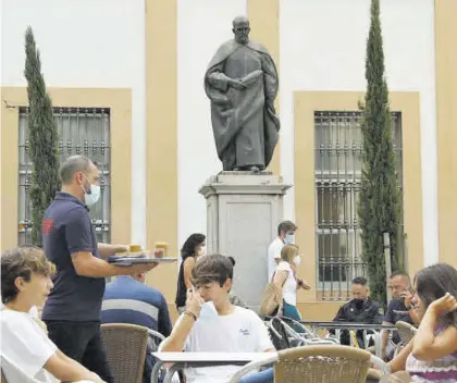  ?? A.J.GONZÁLEZ ?? Terraza de hostelería, en Córdoba capital, donde se mantiene un aforo del 100% en exteriores.