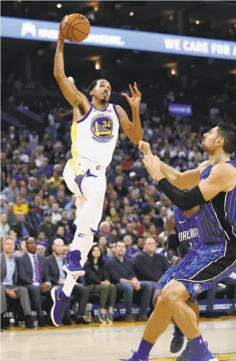  ?? Scott Strazzante / The Chronicle ?? Shaun Livingston drives against Orlando’s Nikola Vucevic during the Warriors’ win over the Magic. Livingston had 16 points and six assists subbing for Stephen Curry.