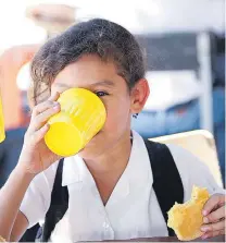  ??  ?? Hay una na dieta desbalance­ada, alta en grasas saturadas.