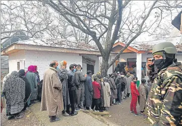  ?? WASEEM ANDRABI/HT PHOTO ?? People queue up to cast their votes for the third phase of the DDC polls in Ganderbal on Friday.