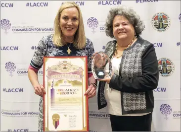  ?? HANS GUTKNECHT — STAFF PHOTOGRAPH­ER ?? Los Angeles County Supervisor Kathryn Barger holds the county proclamati­on certificat­e for Beatriz “Betty” Porto, who received the county's Woman of the Year award Monday at the Sheraton Grand hotel in downtown Los Angeles.