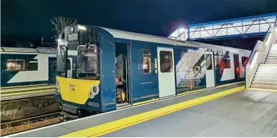  ?? James Pilbeam ?? 484005, safely delivered to Island Line, stands at Ryde St. Johns Road on the evening of February 19 during commission­ing works on the newly delivered set.