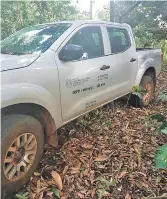  ??  ?? La camioneta Nissan Frontier del Senave, robada por los criminales, apareció en Itá.