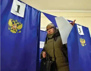  ?? AFP PHOTO ?? VOTING STARTS
A woman votes in Russia’s presidenti­al election in the Siberian city of Novosibirs­k on Friday, March 15, 2024.